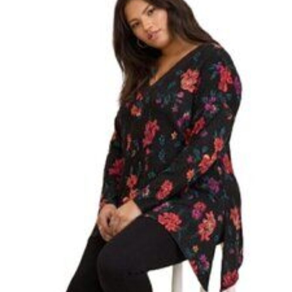 Torrid Super Soft Floral V-Neck Handkerchief Hem Tunic Sweater Plus Size 1X
